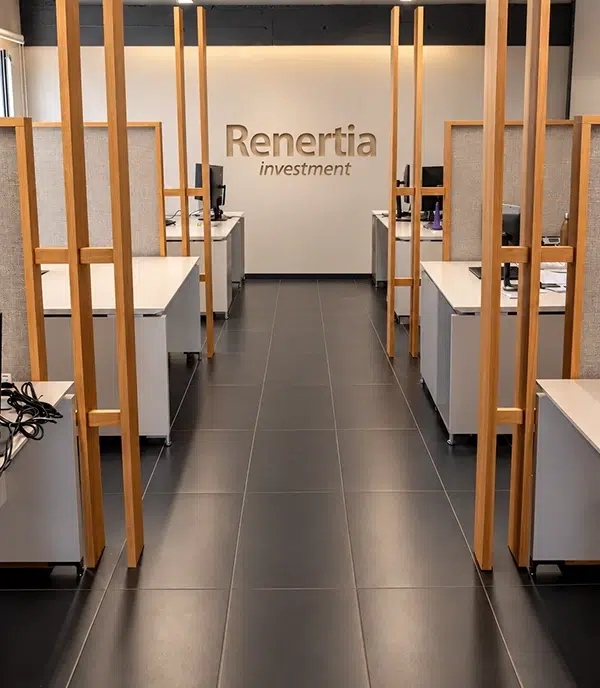 Oficinas de Renertia con sus distintos puestos de trabajo